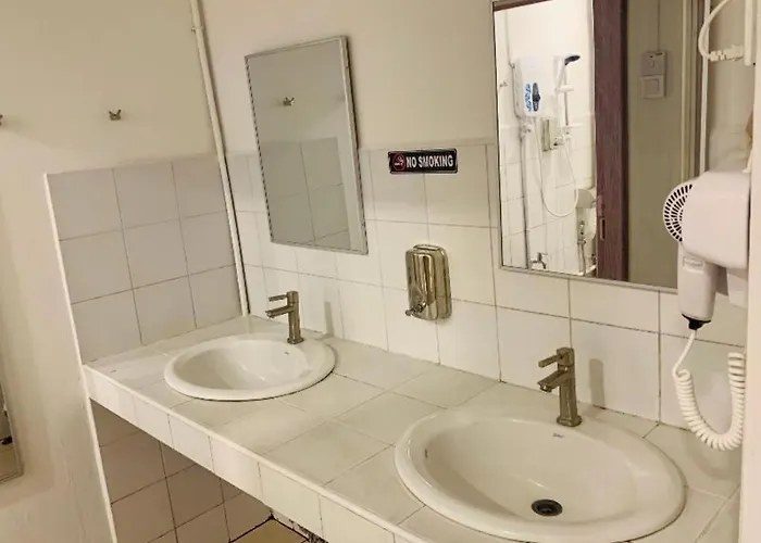 SPOT ON 89900 Jesselton Capsule Inn