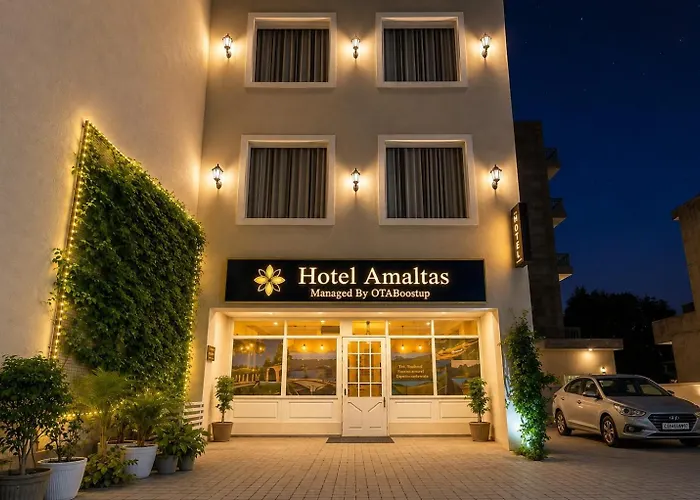 Hotel Amaltas Nayagaon Near Pgi & Pec College