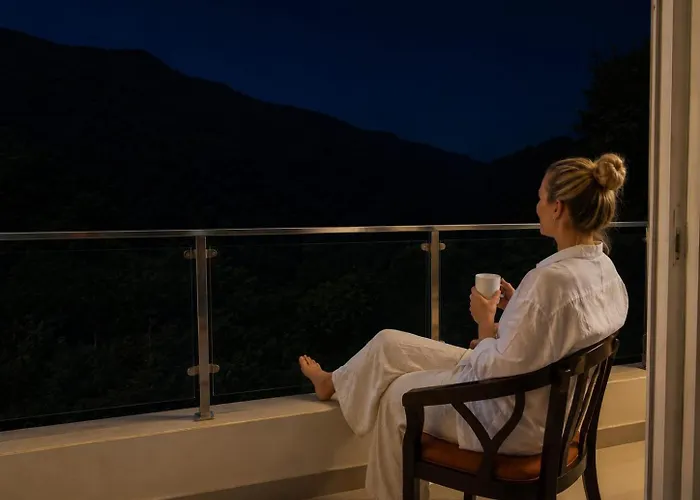 Mountain View Retreat In Yog Tapovan