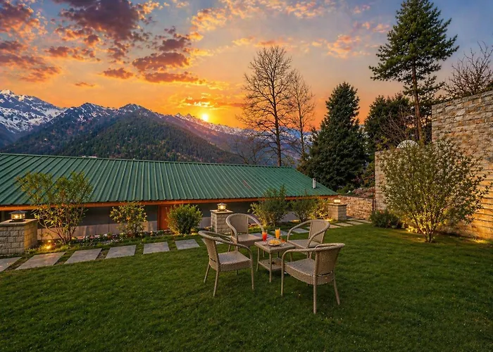 Hotel Hollywood Manali - Scenic River & Mountain View With Premium Rooms Near Mall Road