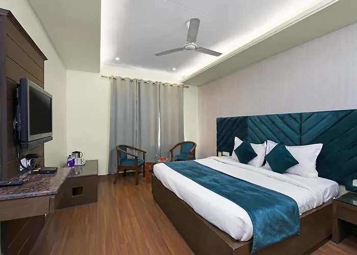 Hotel Paras