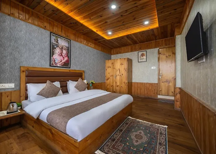 The Suffer Heights L Open Air Lawn L Rooms And Cafe L Kufri By Exotic Stays