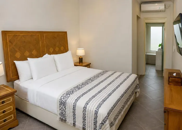 Amandalay Hotel & Villas