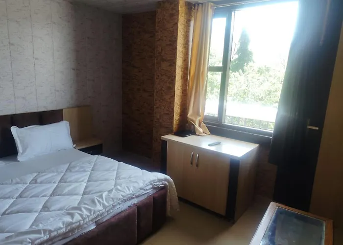 New Vybent Hotel Kainchi Dham