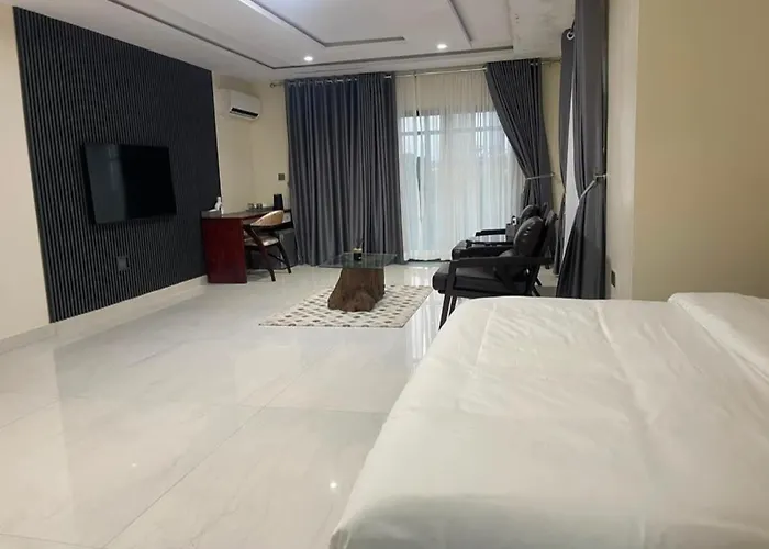 Degrams Hotel And Suites