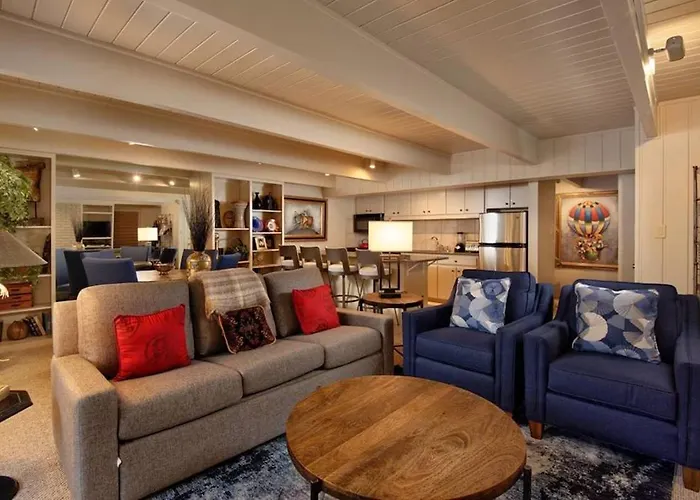 Great 2 Bedroom Condo Next To The Gondola, Aspen