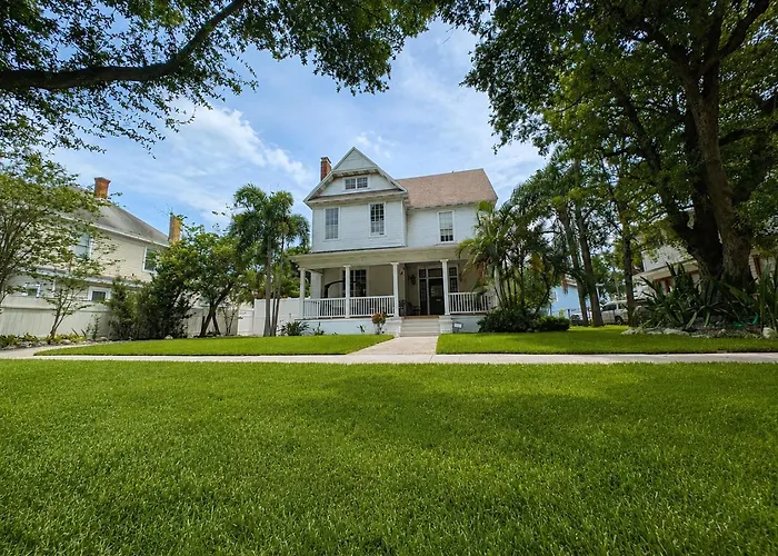Historic Garden Wing At The Knickerbocker