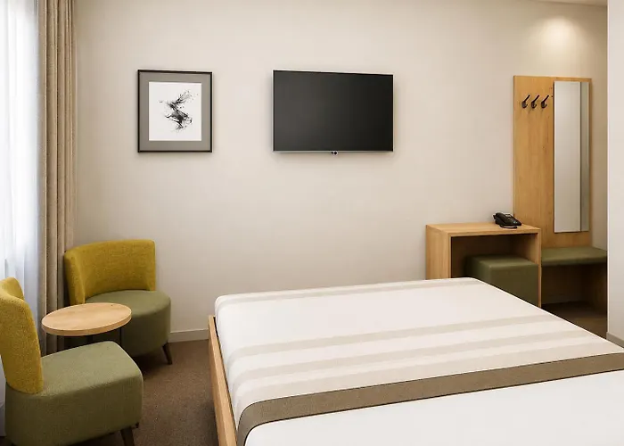 Green Trail Hotel
