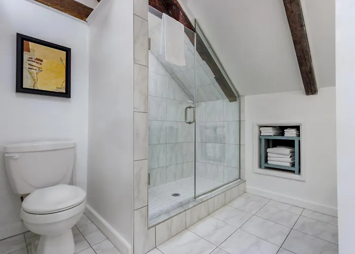 All Suites Whitney Manor