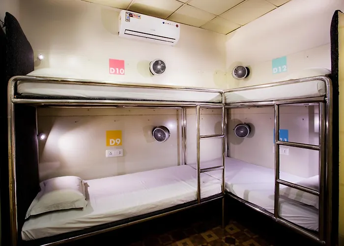 Smyle Inn - Comfort & Value Near New Delhi Railway Station - Since 1998