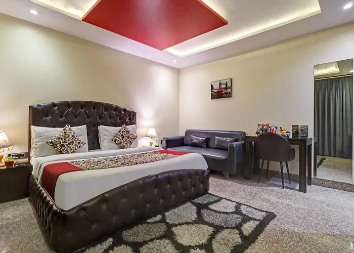 Hotel Karan Holidays Near Pitampura Metro Station