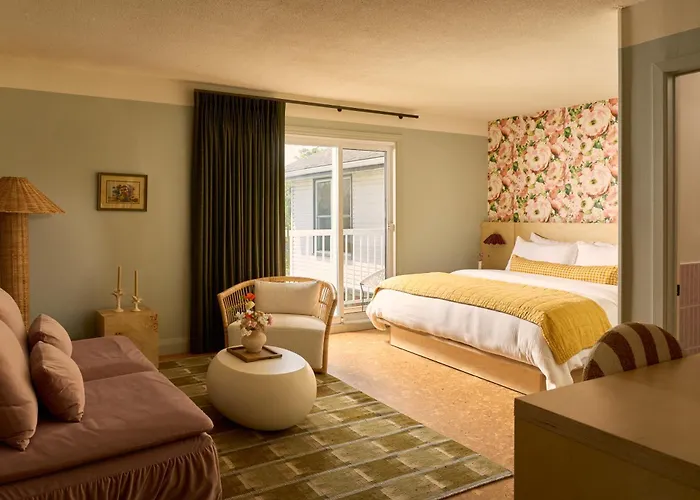 The June Motel, Prince Edward County Picton