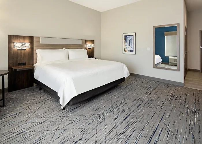 Holiday Inn Express & Suites Palm Desert - Millennium By Ihg
