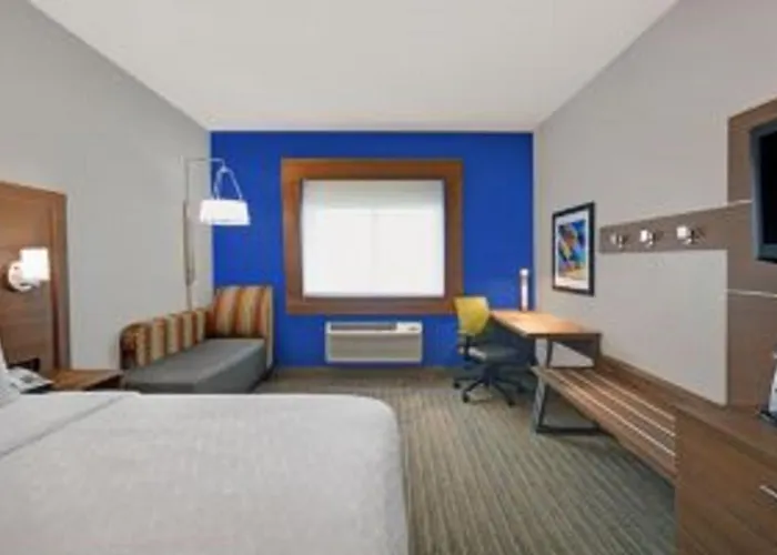 Holiday Inn Express & Suites - Detroit - Dearborn By Ihg