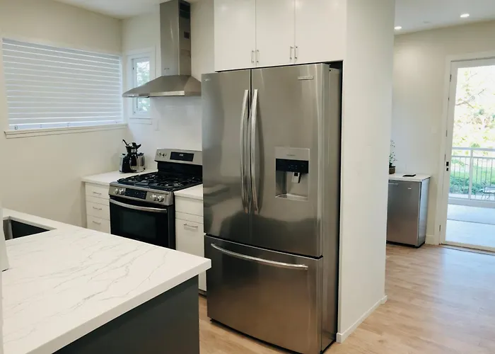 Hollywood Boutique Residences With Free Parking