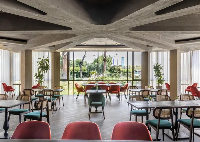 Adoro Hotel