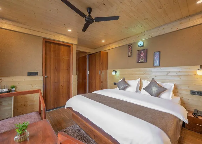The Village Retreat Kufri Shimla L Family Events I Multi Cuisine Restaurant L Sky Bonfire L Power Backup L Free Parking L Kufri By Exotic Stays