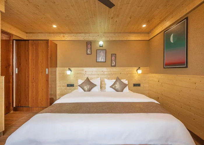 The Village Retreat Kufri Shimla L Family Events I Multi Cuisine Restaurant L Sky Bonfire L Power Backup L Free Parking L Kufri By Exotic Stays