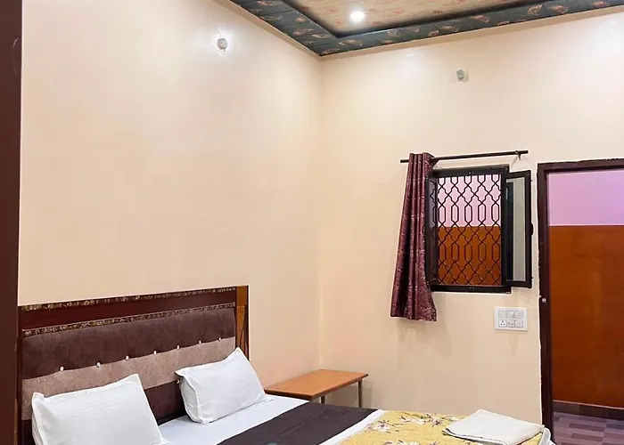 Shri Garud Govind Dham Near Prem Mandir
