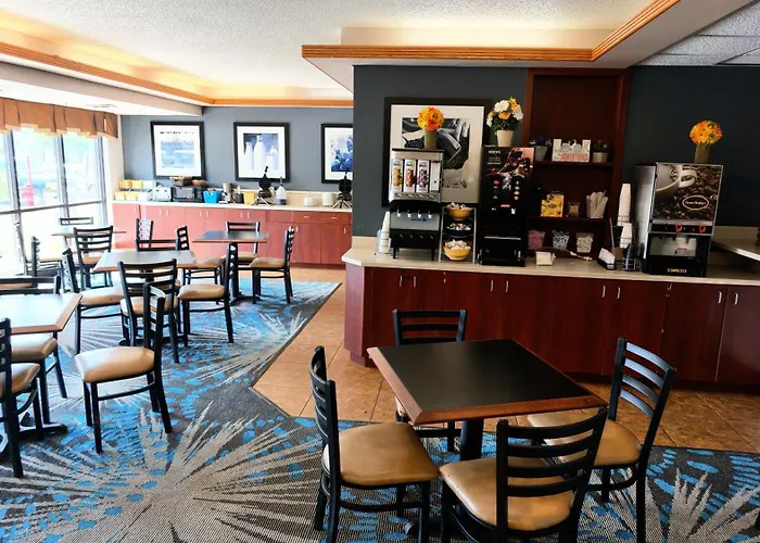 Days Inn By Wyndham Fargo - West Acres