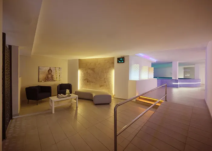 Bq Cala Ratjada (Adults Only)
