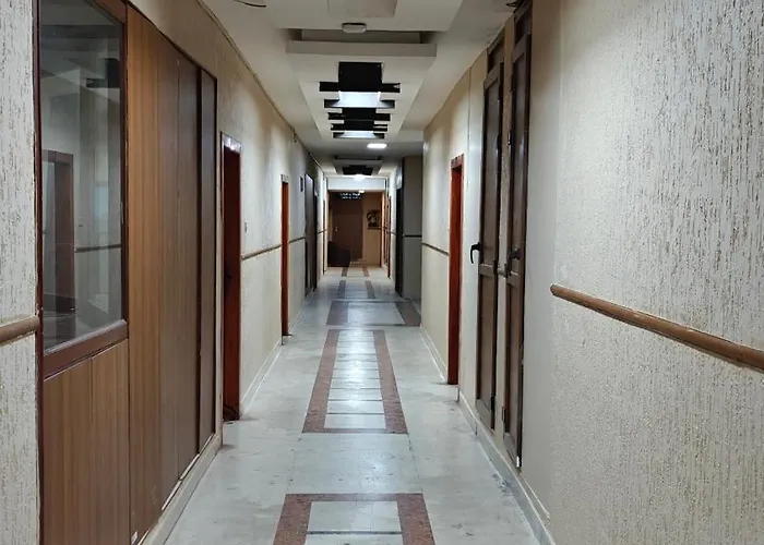 Gsilver Ss Hotels - Business Class Rooms Near Tirupur Railway Station & Kadharpet