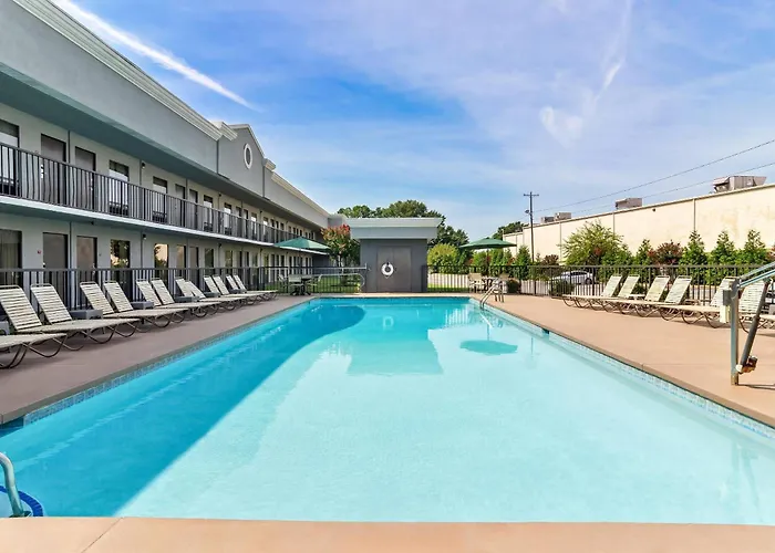 Quality Inn & Suites Greenville - Haywood Mall