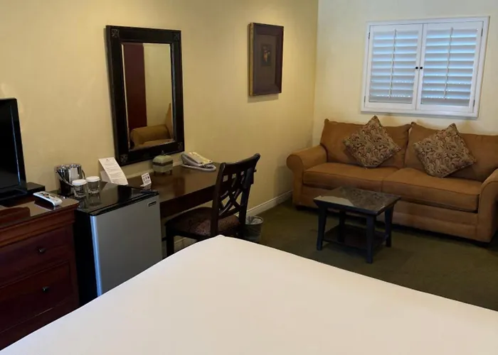 Castillo Inn At The Beach