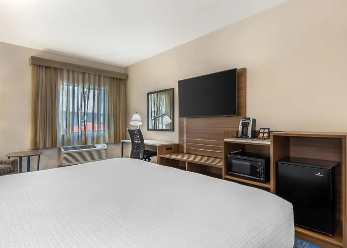 Best Western Plus Portland Airport Hotel & Suites