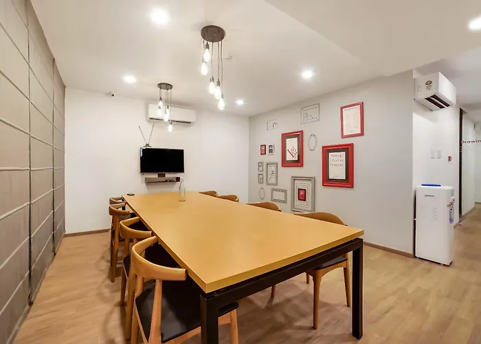 Super Townhouse 158 Near Netaji Subhash Marg Near Appu Ghar