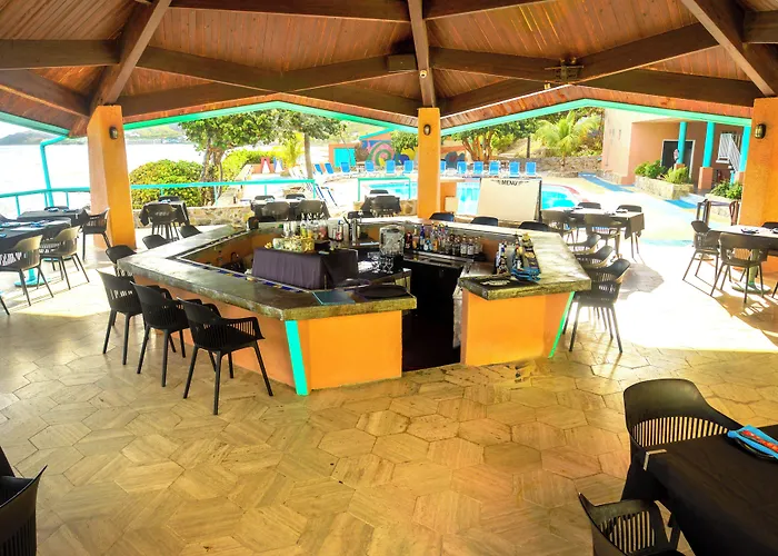 Grapetree Bay Hotel And Villas