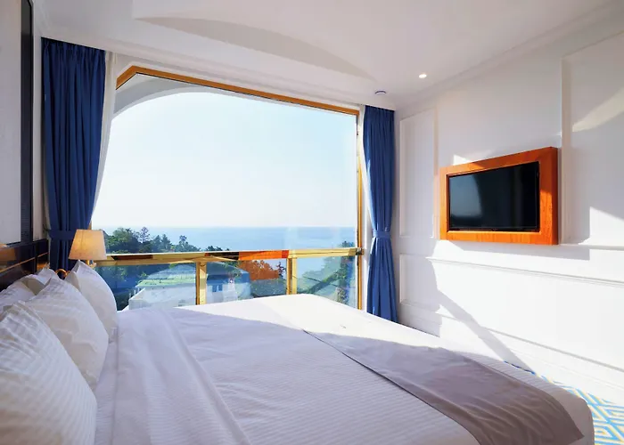 Goldone Hotel & Suites