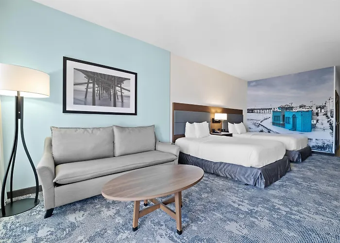 La Quinta Inn & Suites By Wyndham Santa Cruz