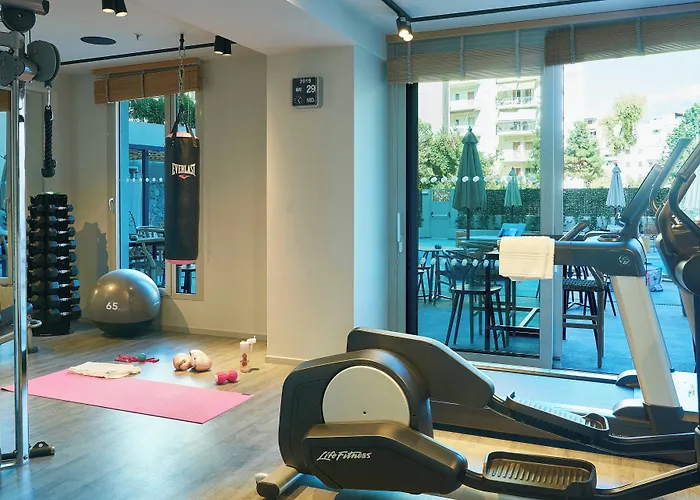 Moxy Patra Marina