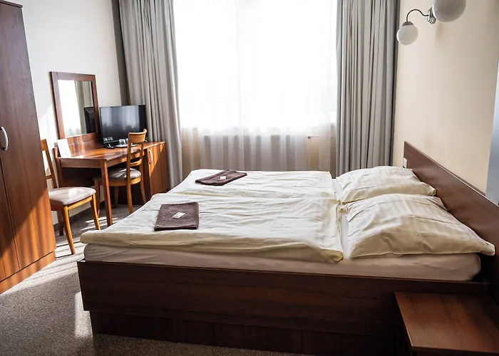 City Hotel B&B, Reception 24 7, 800M Od-From R1, Free Parking