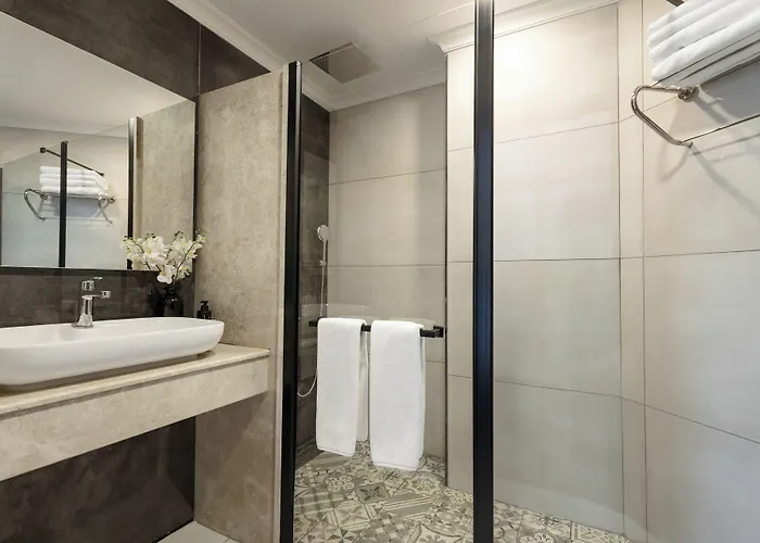 Lilium Hotel & Suites