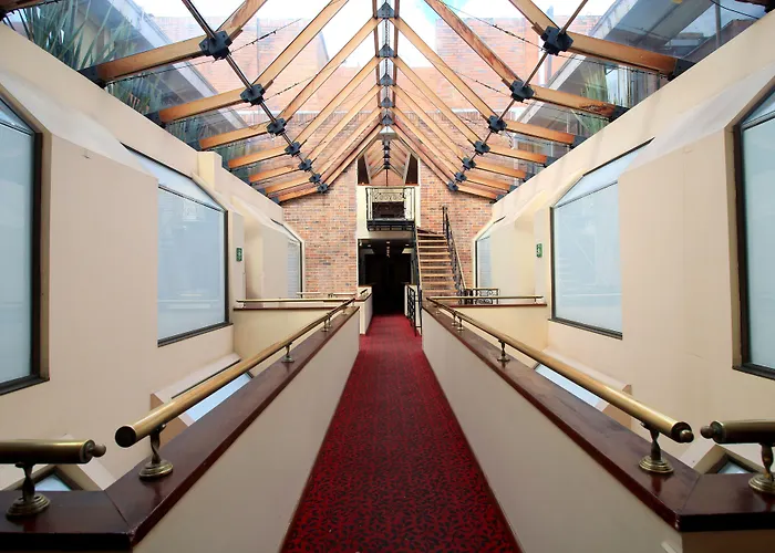 Hotel Windsor House Inn By Geh Suites