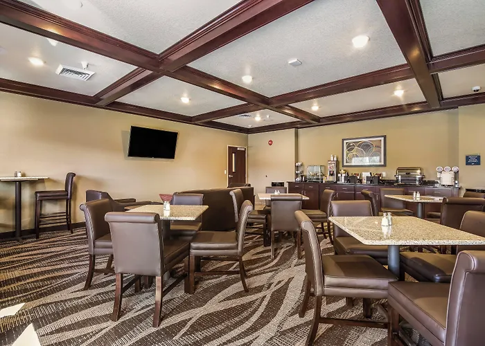 Cobblestone Hotel & Suites - Victor