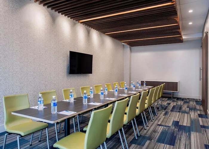 Holiday Inn Express & Suites Kelowna - East By Ihg