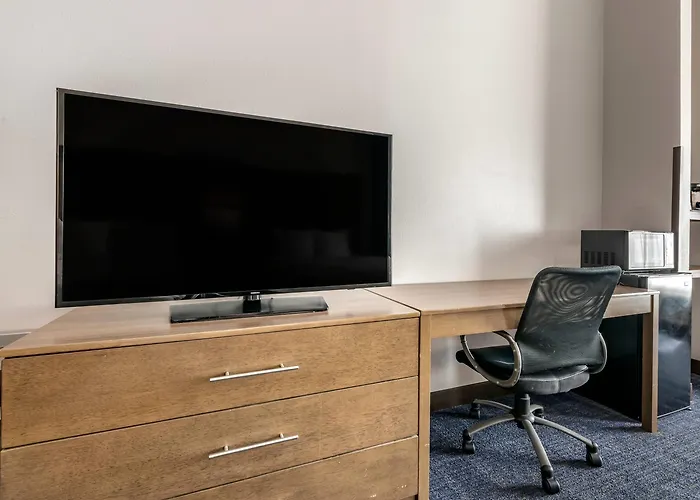 Comfort Suites Fort Lauderdale Airport & Cruise Port