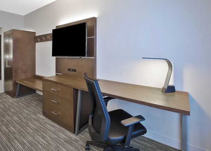 Holiday Inn Express & Suites Okemos - University Area By Ihg