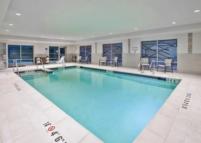 Holiday Inn Express & Suites Okemos - University Area By Ihg