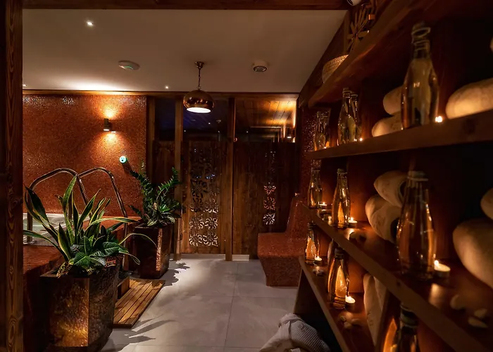 Gold Hotel