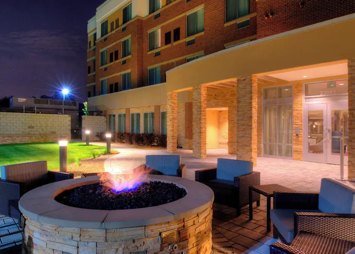 Courtyard By Marriott Detroit Farmington