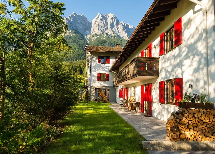 Bayern Resort Hotel - Adults only - mit Zugspitzblick - Eibsee-Nähe - Wellnessbereich - Naturpool im Sommer