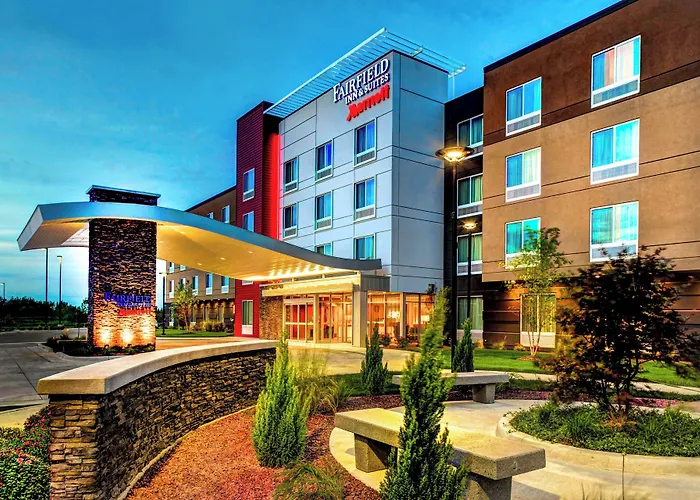 Fairfield Inn & Suites By Marriott Lansing At Eastwood