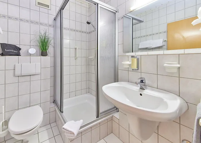 Moselhotel Weinhaus Simon `Sauna`Winzerstube`ELadesäule