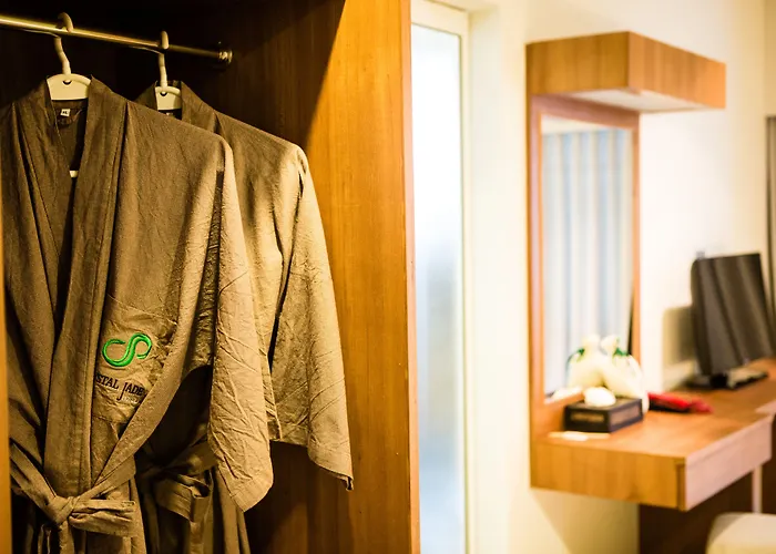 Crystal Jade Hotel