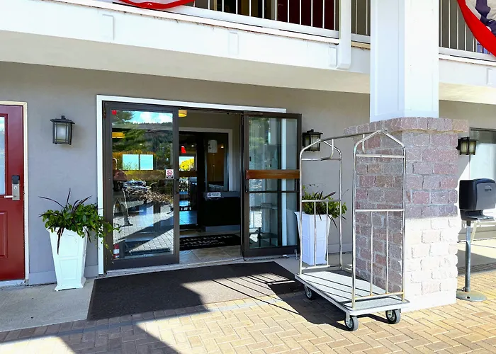 Atlantic Eyrie Lodge