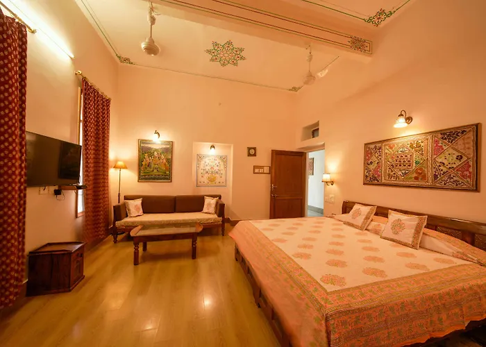 Hotel Arya Niwas
